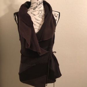 Burning torch cashmere sleeveless sweater; Size S